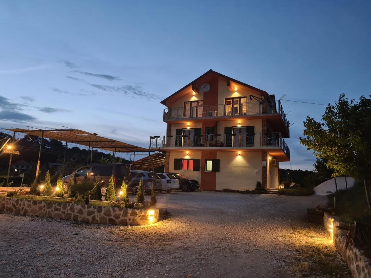 Guest House Slatki Snovi Knin Exterior photo