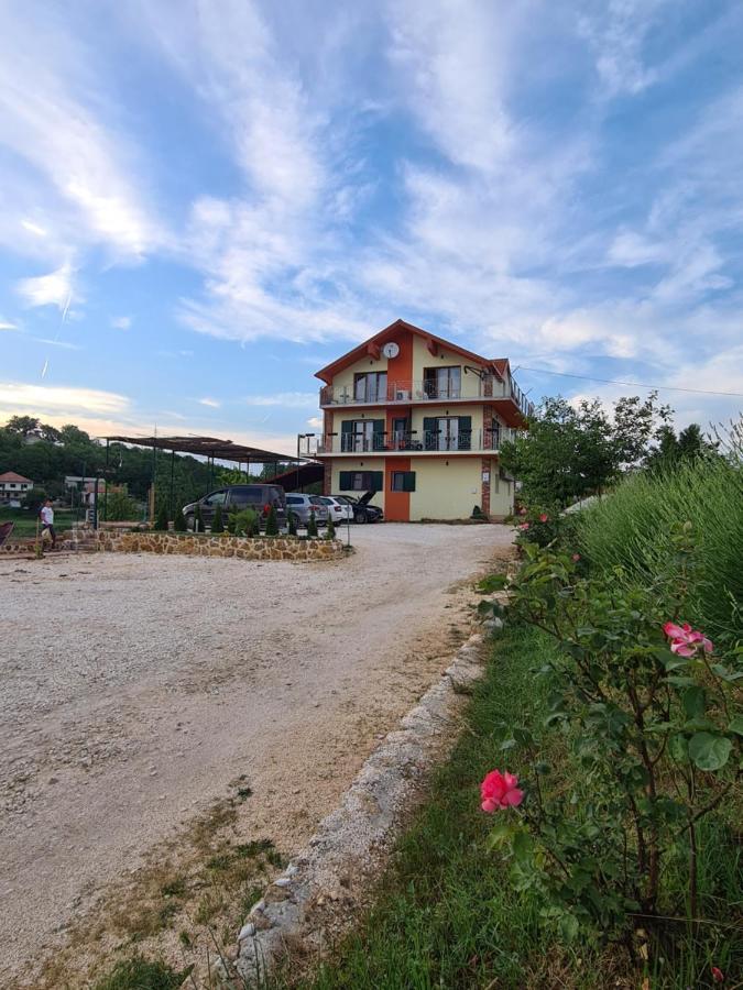 Guest House Slatki Snovi Knin Exterior photo