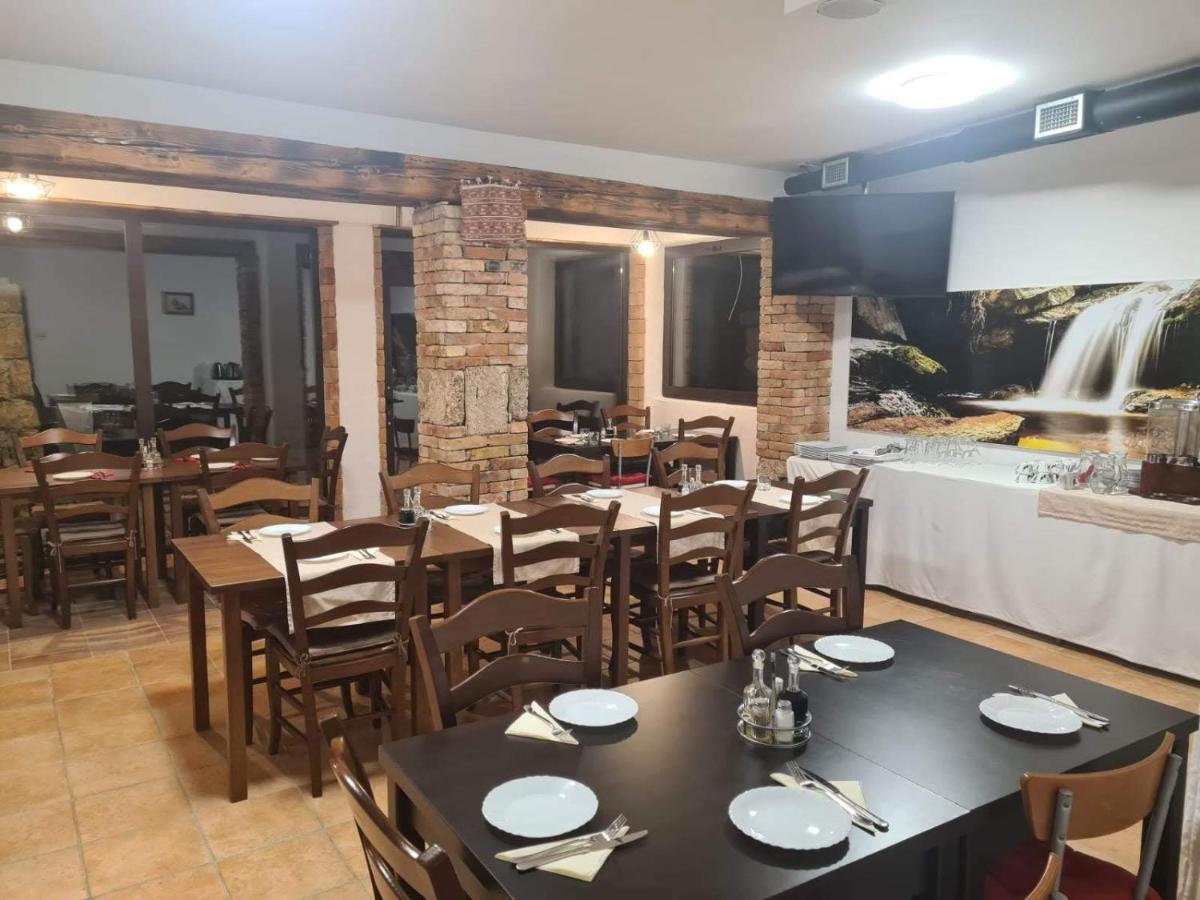 Guest House Slatki Snovi Knin Exterior photo