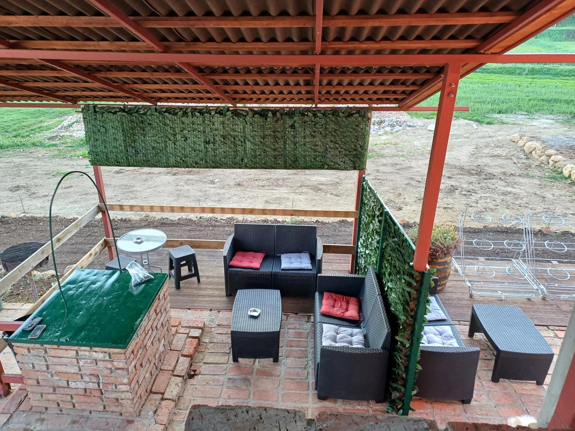 Guest House Slatki Snovi Knin Exterior photo